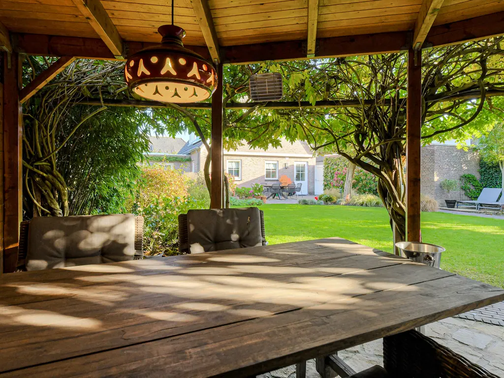 Molenakker 16, DEN HOUT