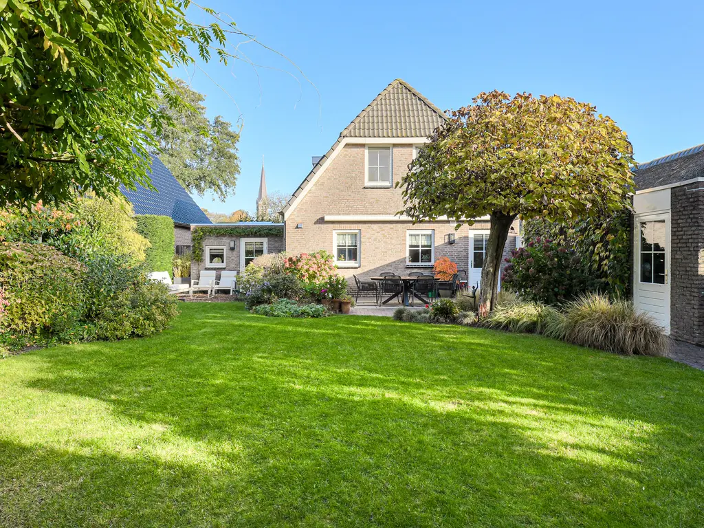 Molenakker 16, DEN HOUT