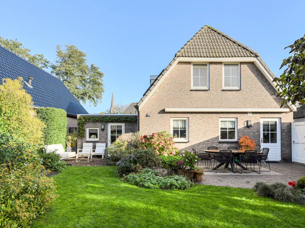 Molenakker 16, DEN HOUT