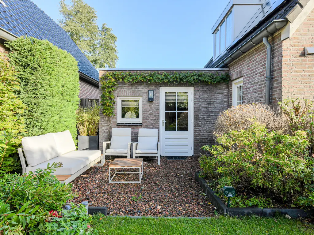 Molenakker 16, DEN HOUT