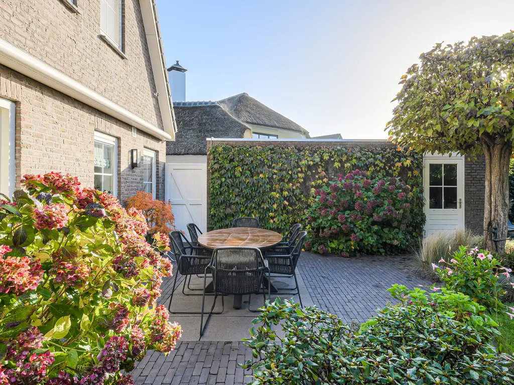 Molenakker 16, DEN HOUT