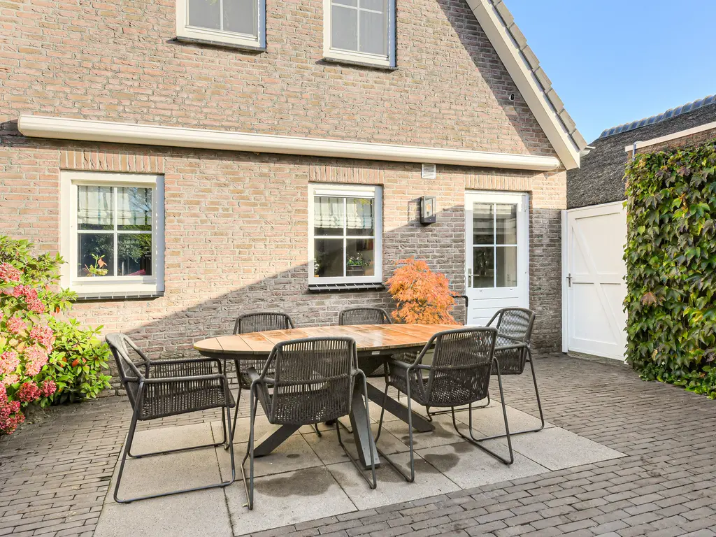 Molenakker 16, DEN HOUT