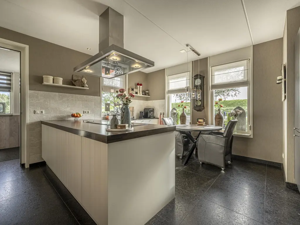 Nieuwendijk 10, ZUID-BEIJERLAND