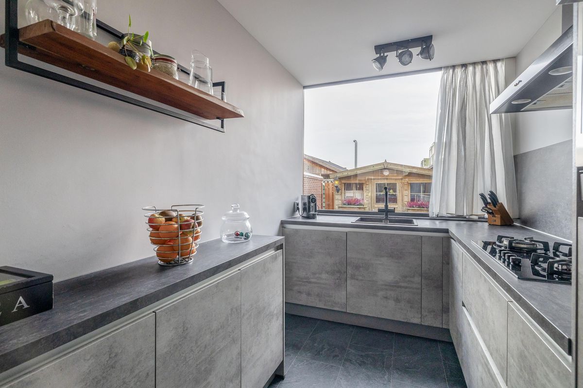 Tussenwoning te koop: Hobbemalaan 13, Krimpen Aan Den Ijssel