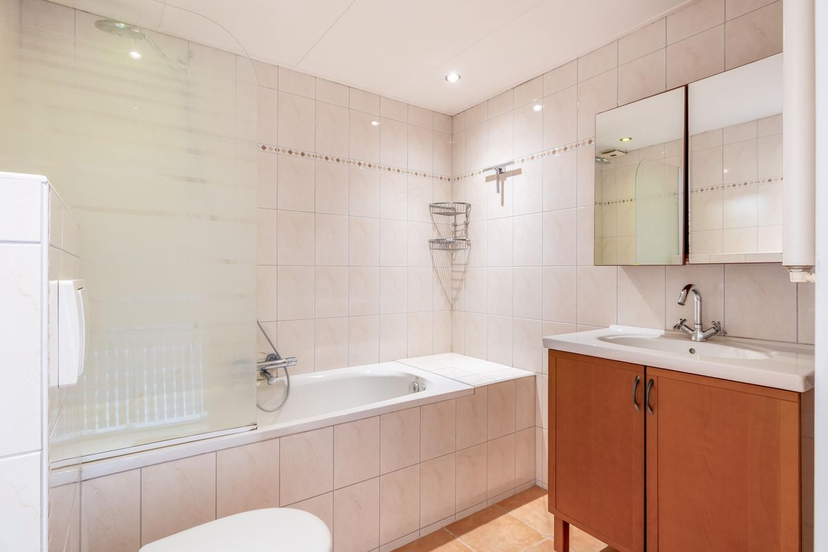 Tussenwoning te koop: Hobbemalaan 13, Krimpen Aan Den Ijssel