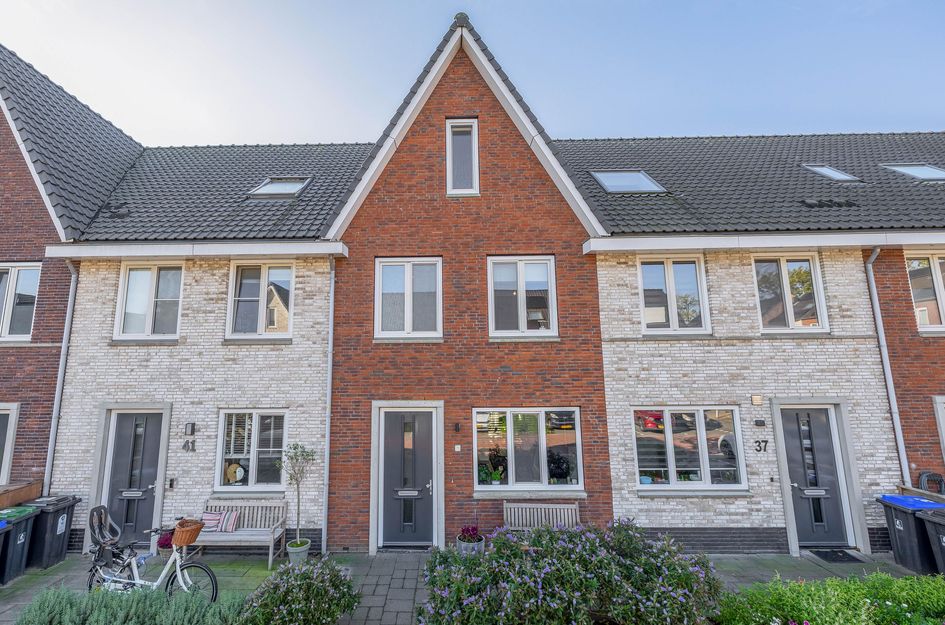 Tussenwoning te koop: Spoorbaan 39, Hellevoetsluis