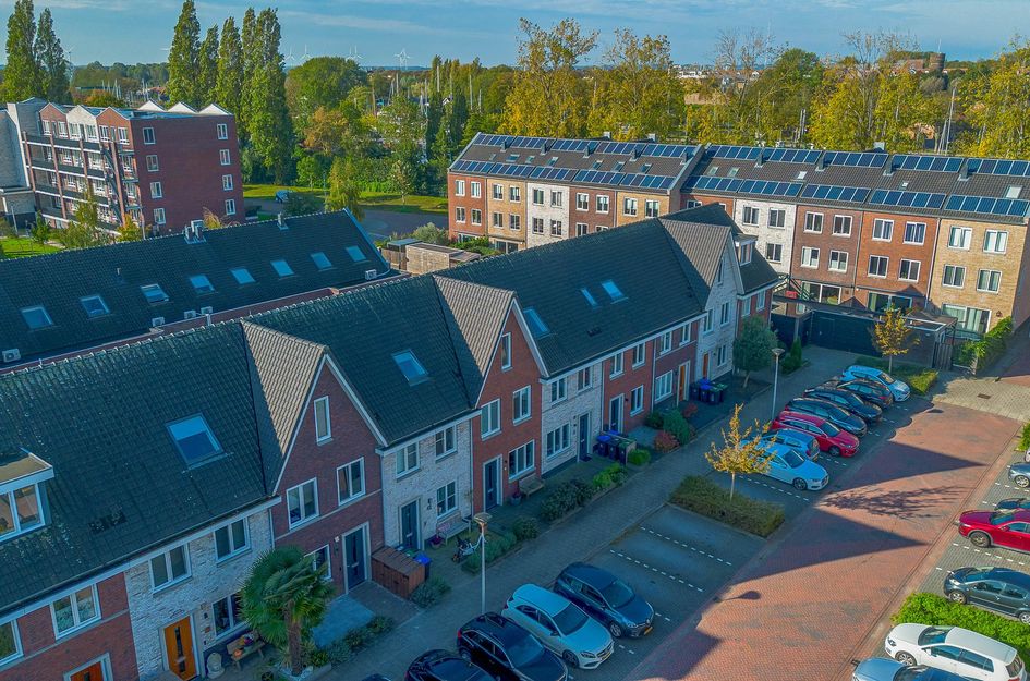 Tussenwoning te koop: Spoorbaan 39, Hellevoetsluis